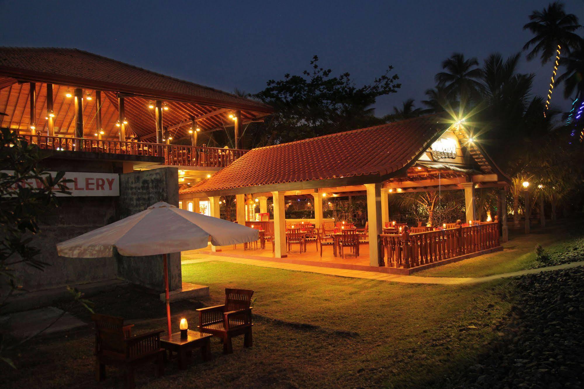 Wunderbar Beach Hotel Bentota Exterior photo